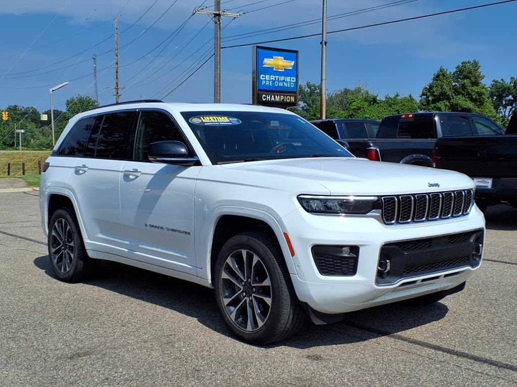 2023 Jeep Grand Cherokee Overland photo 3