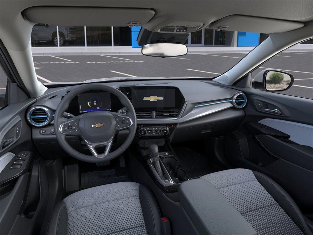 2025 Chevrolet Trax LT photo 13