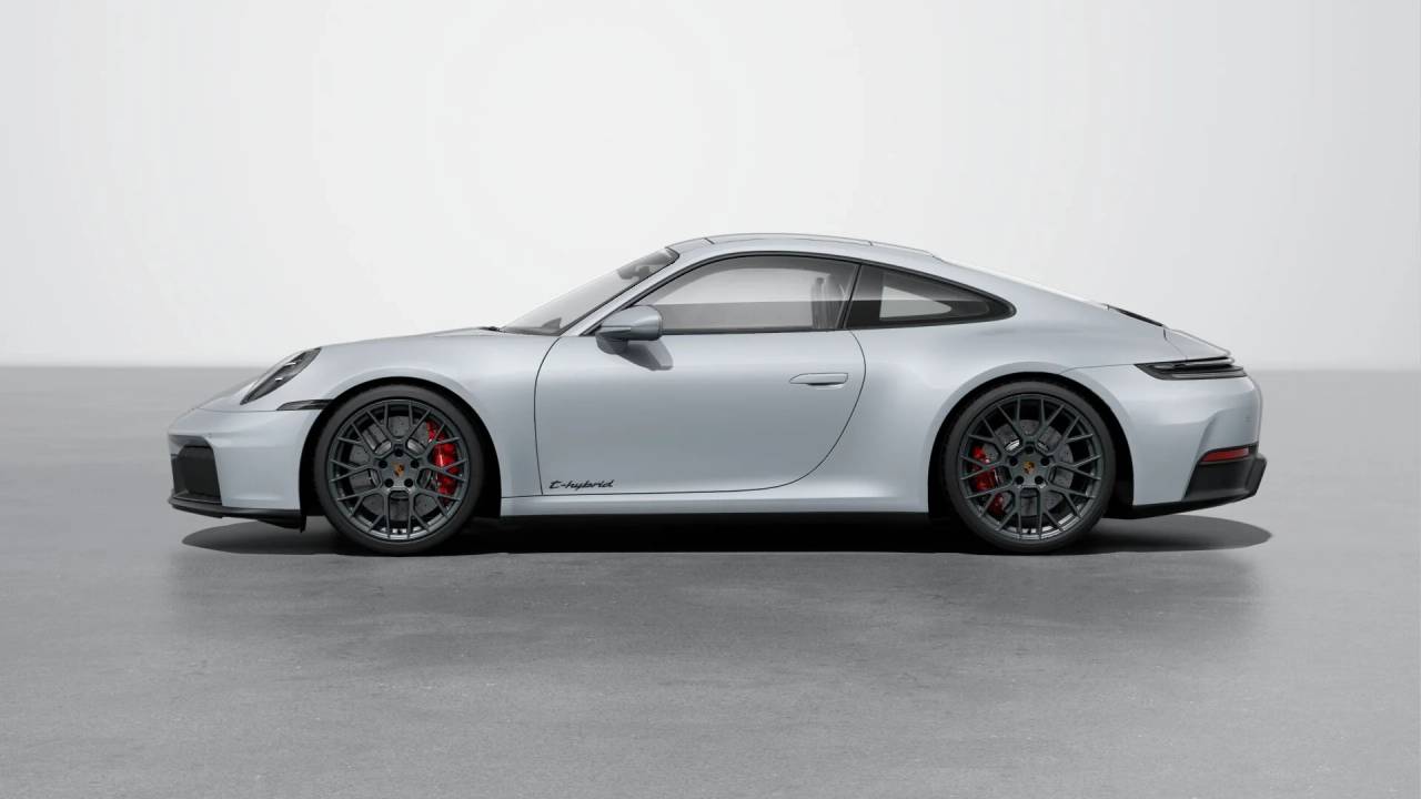 2026 Porsche 911 GTS photo 2