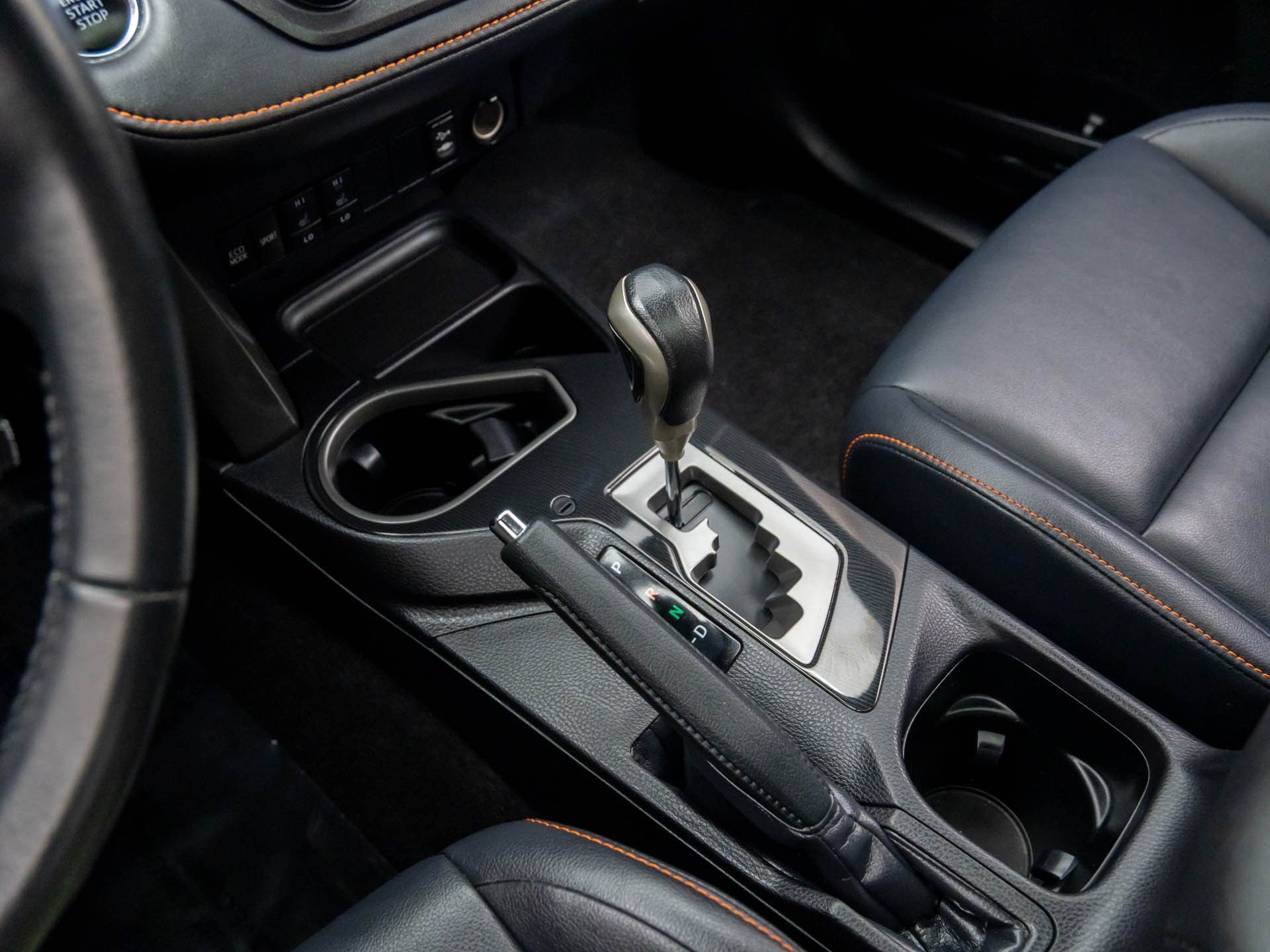 2016 Toyota RAV4 SE photo 9