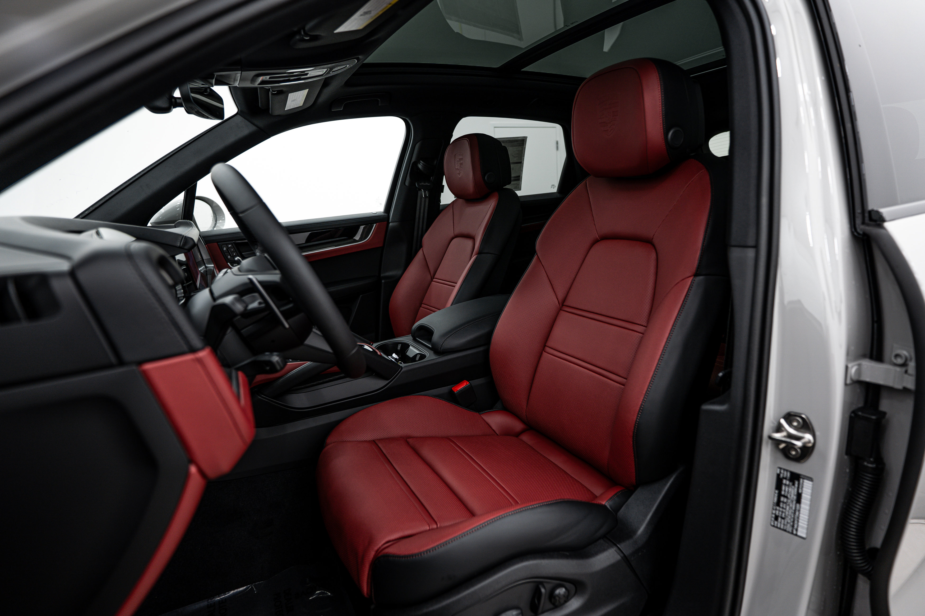 2026 Porsche Cayenne Base photo 2