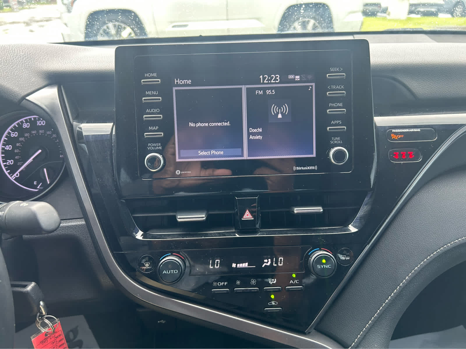 2023 Toyota Camry SE photo 13
