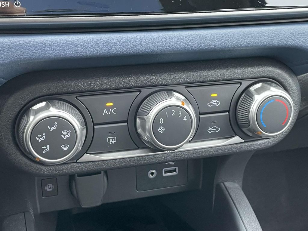 2025 Nissan Versa SV photo 24