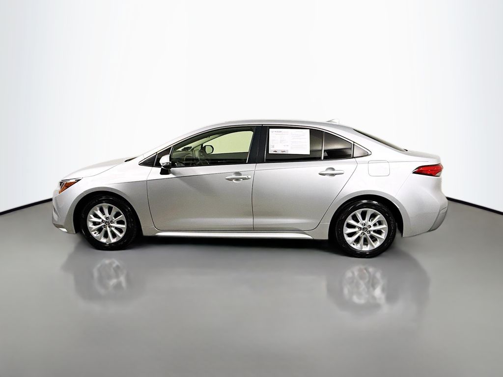 2022 Toyota Corolla XLE photo 4