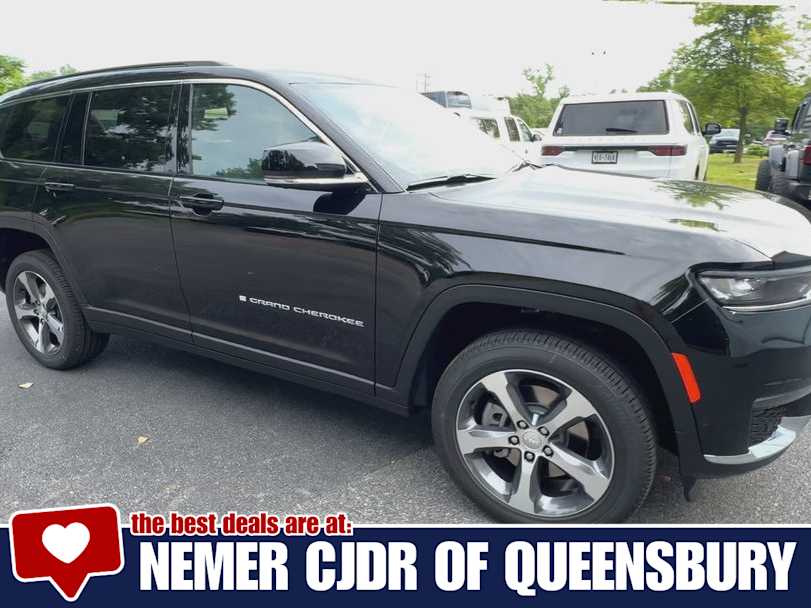 2025 Jeep Grand Cherokee Limited photo 2