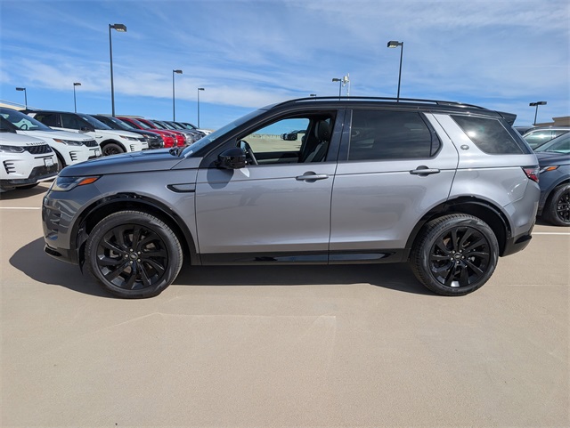 2024 Land Rover Discovery Sport SE photo 3