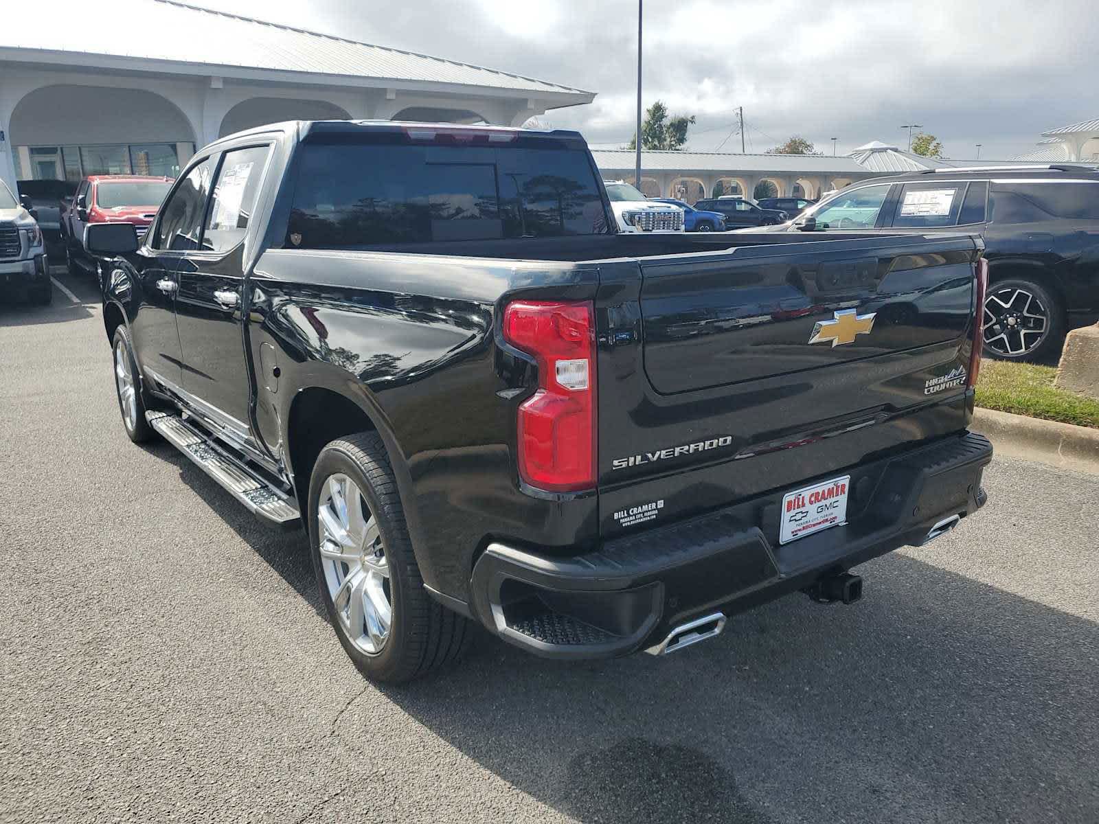 2025 Chevrolet Silverado 1500 High Country photo 3