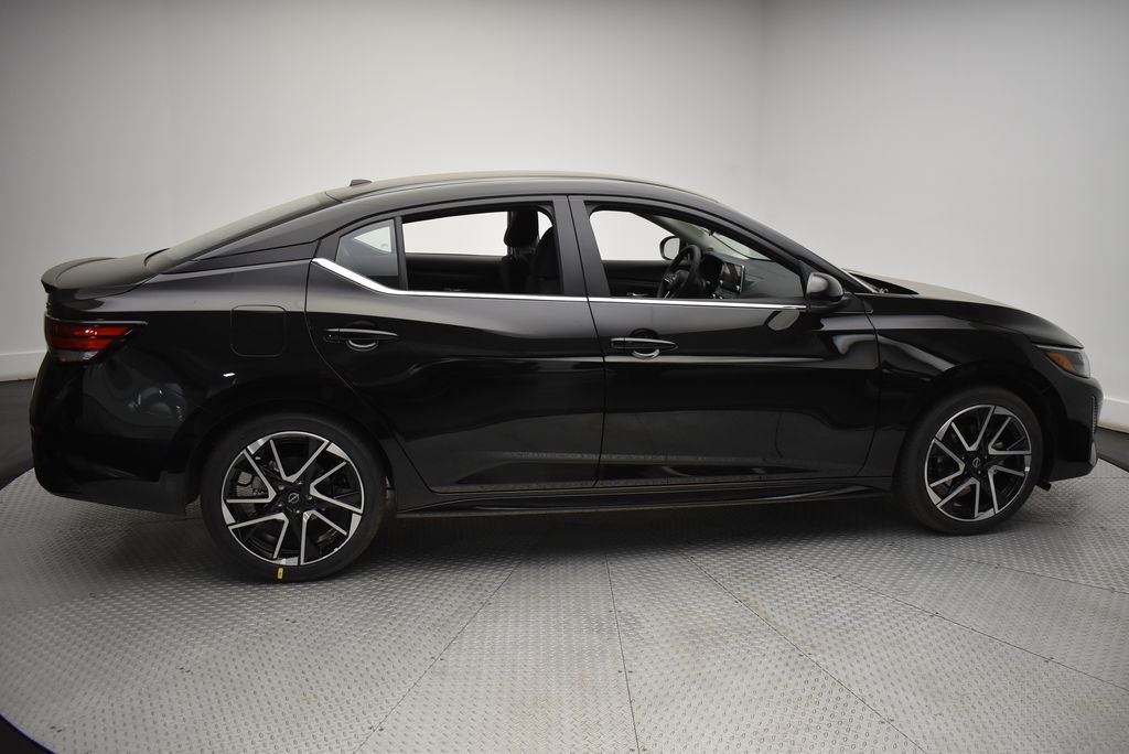 2025 Nissan Sentra SR photo 4