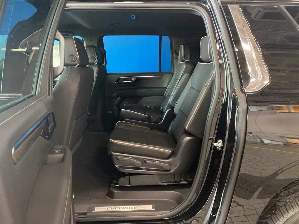 2025 Chevrolet Suburban Premier photo 6