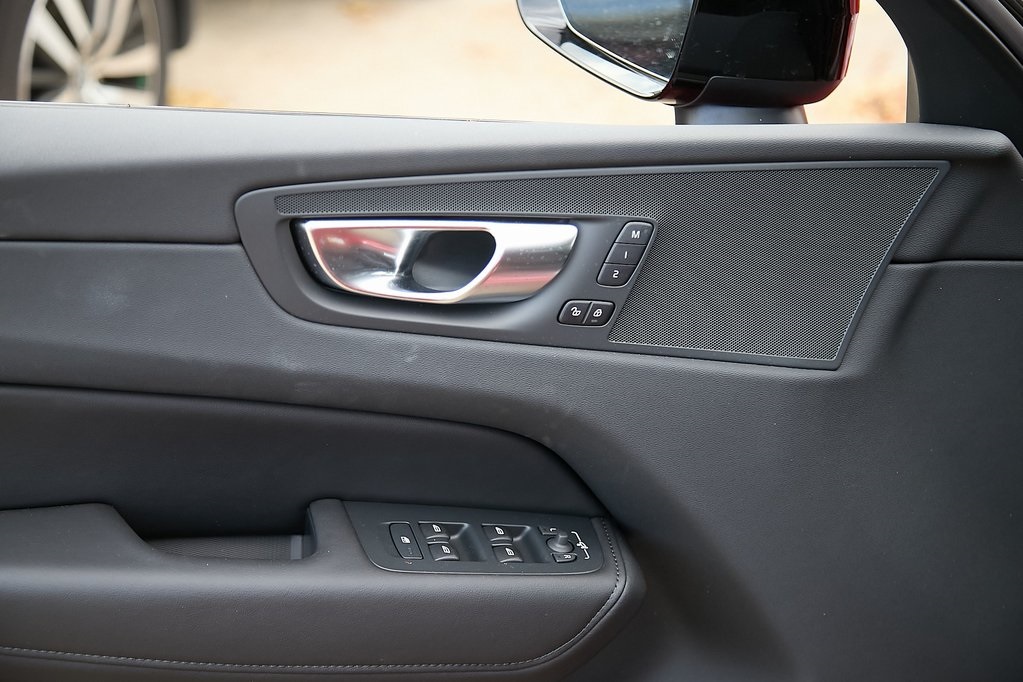 2025 VOLVO XC60 - Image 9