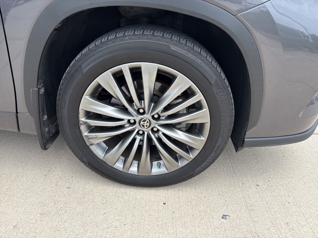 2021 Toyota Highlander Platinum photo 9