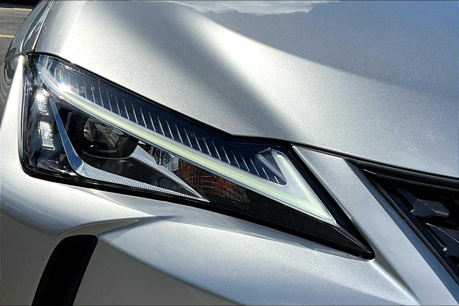 2021 Lexus UX 250h photo 27