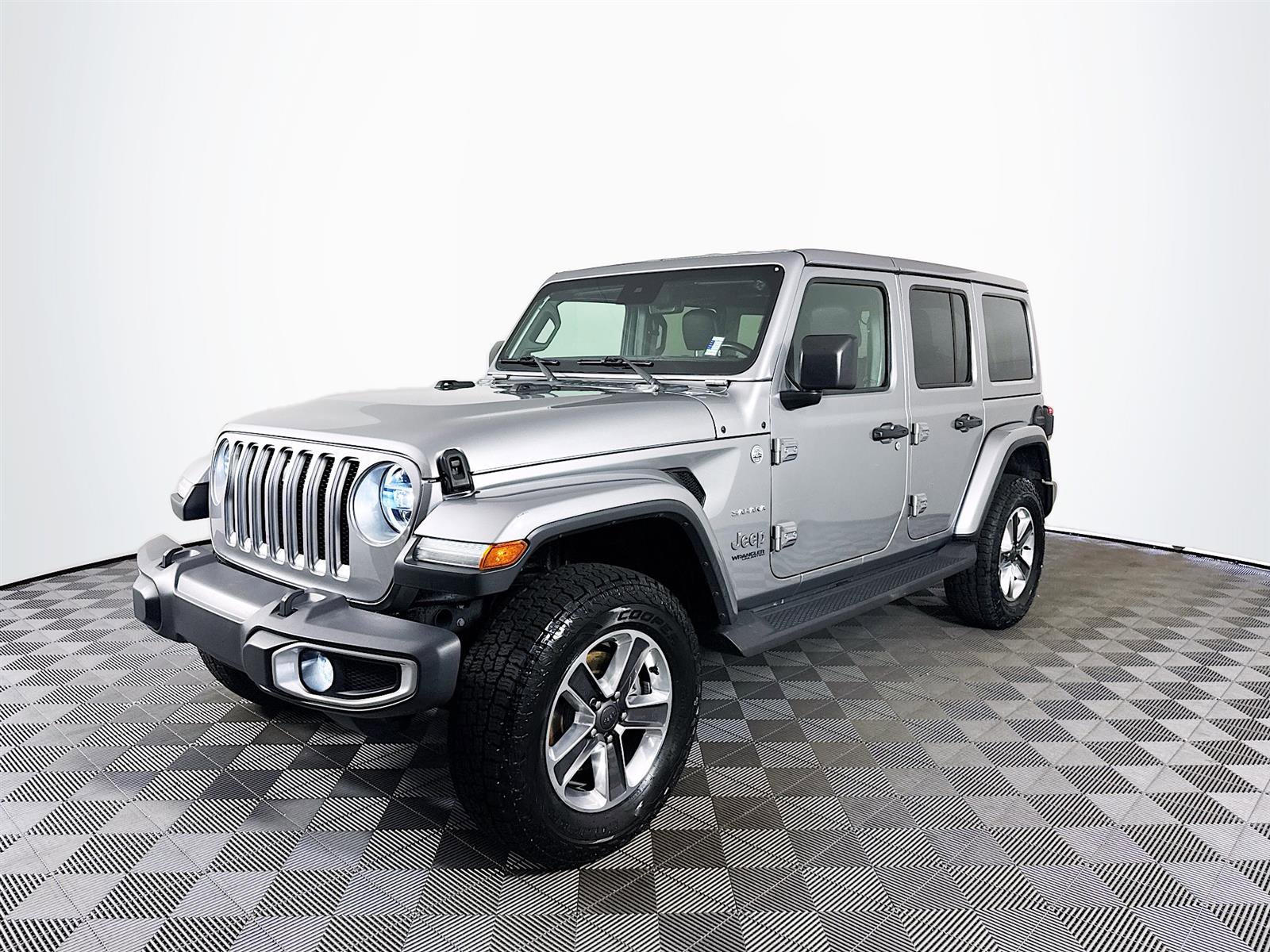 2020 Jeep Wrangler Unlimited Sahara photo 2