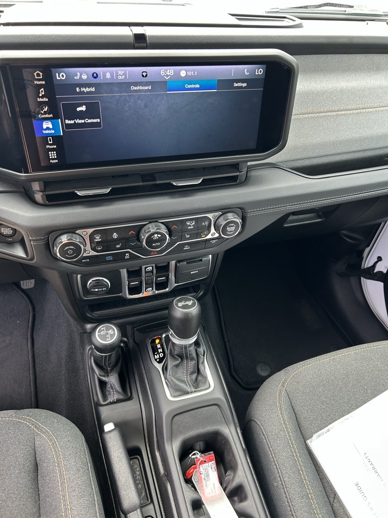 2024 Jeep Wrangler Sahara 4xe photo 18