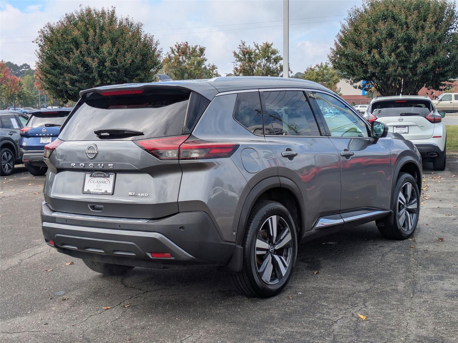 2022 Nissan Rogue SL photo 3
