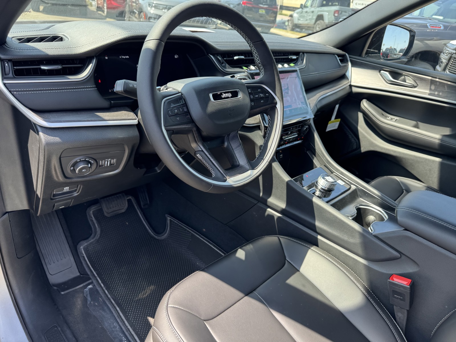 2025 Jeep Grand Cherokee Limited photo 10