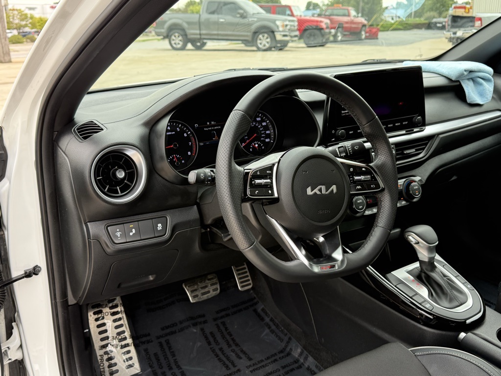 2023 Kia Forte GT-Line photo 15