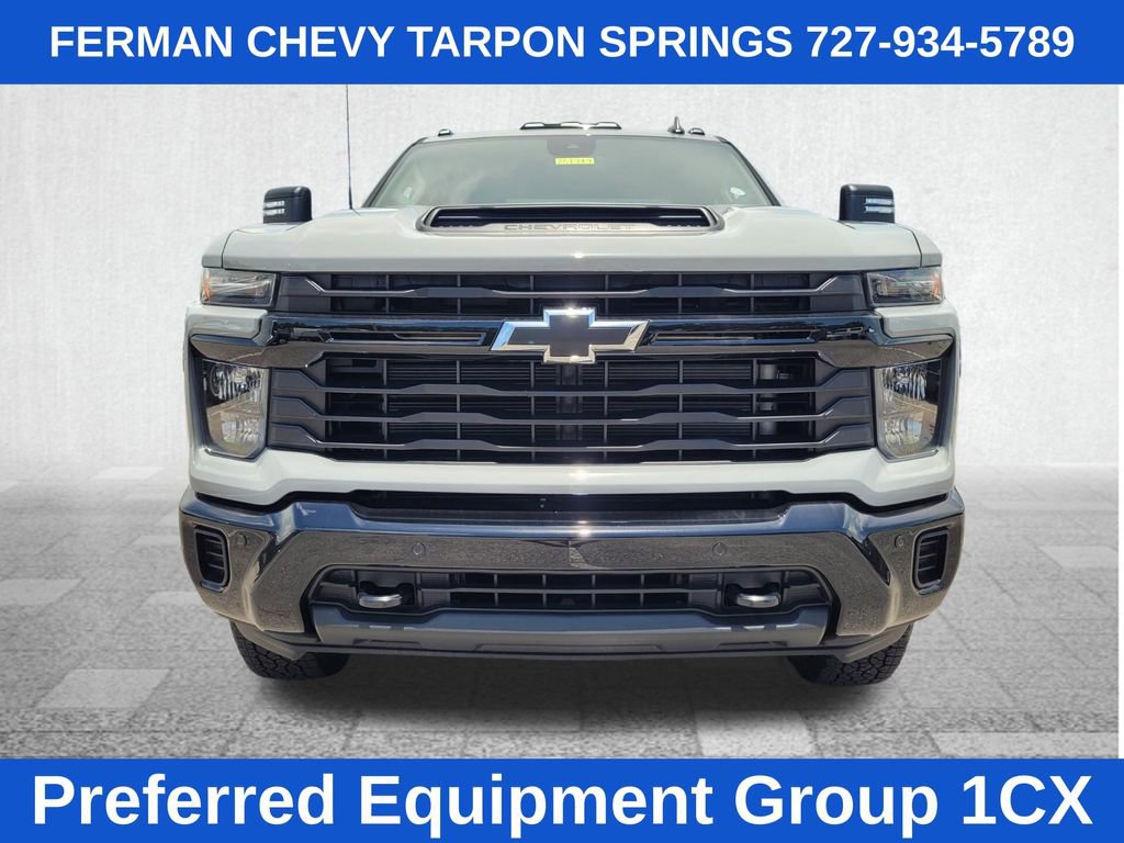 2025 Chevrolet Silverado 2500HD Custom photo 2