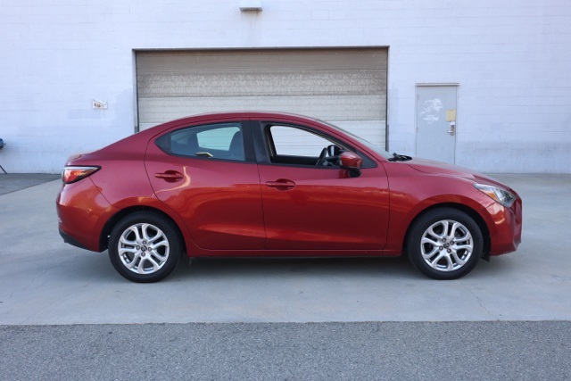 2018 Toyota Yaris iA Base photo 2