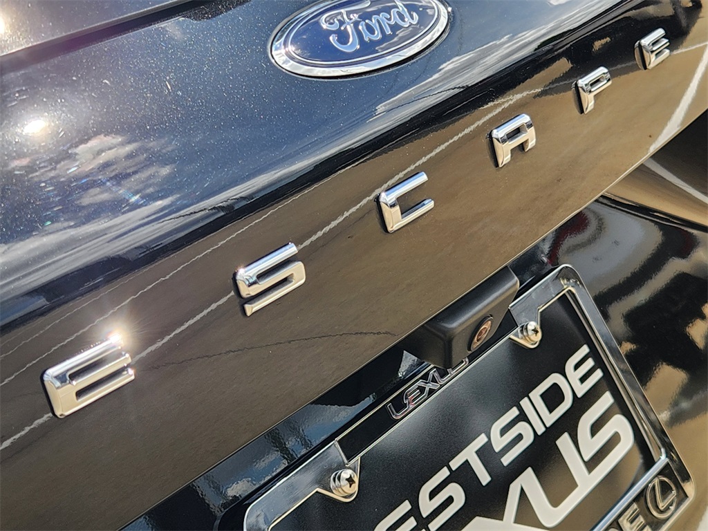 2022 Ford Escape SEL photo 12