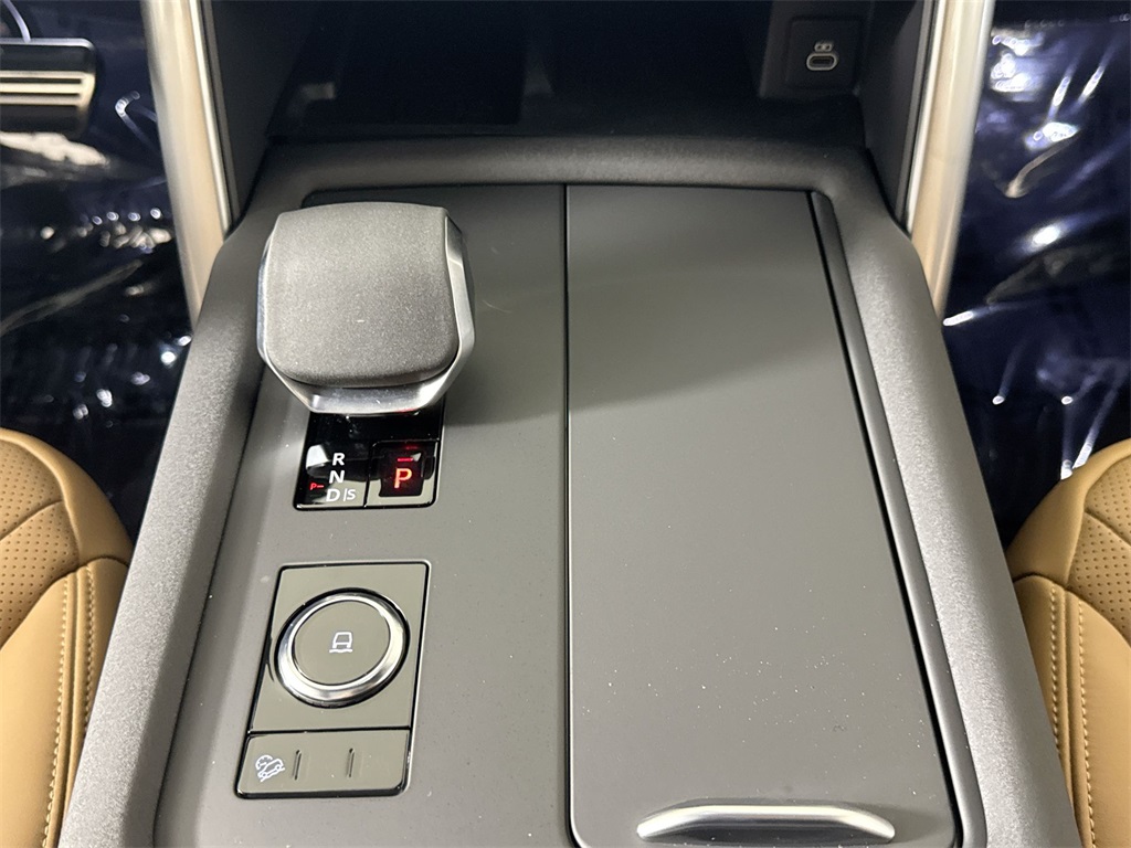 2025 Land Rover Discovery SE photo 18