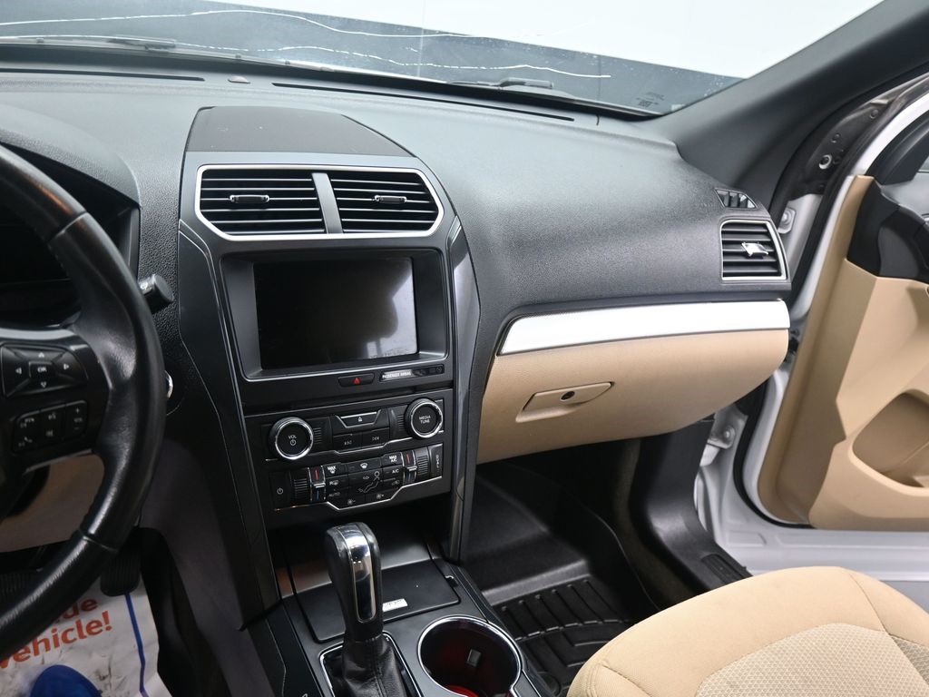 2017 Ford Explorer XLT photo 2