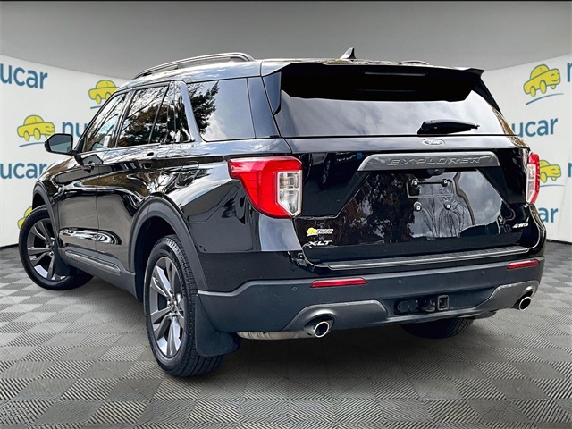 2024 Ford Explorer XLT photo 2