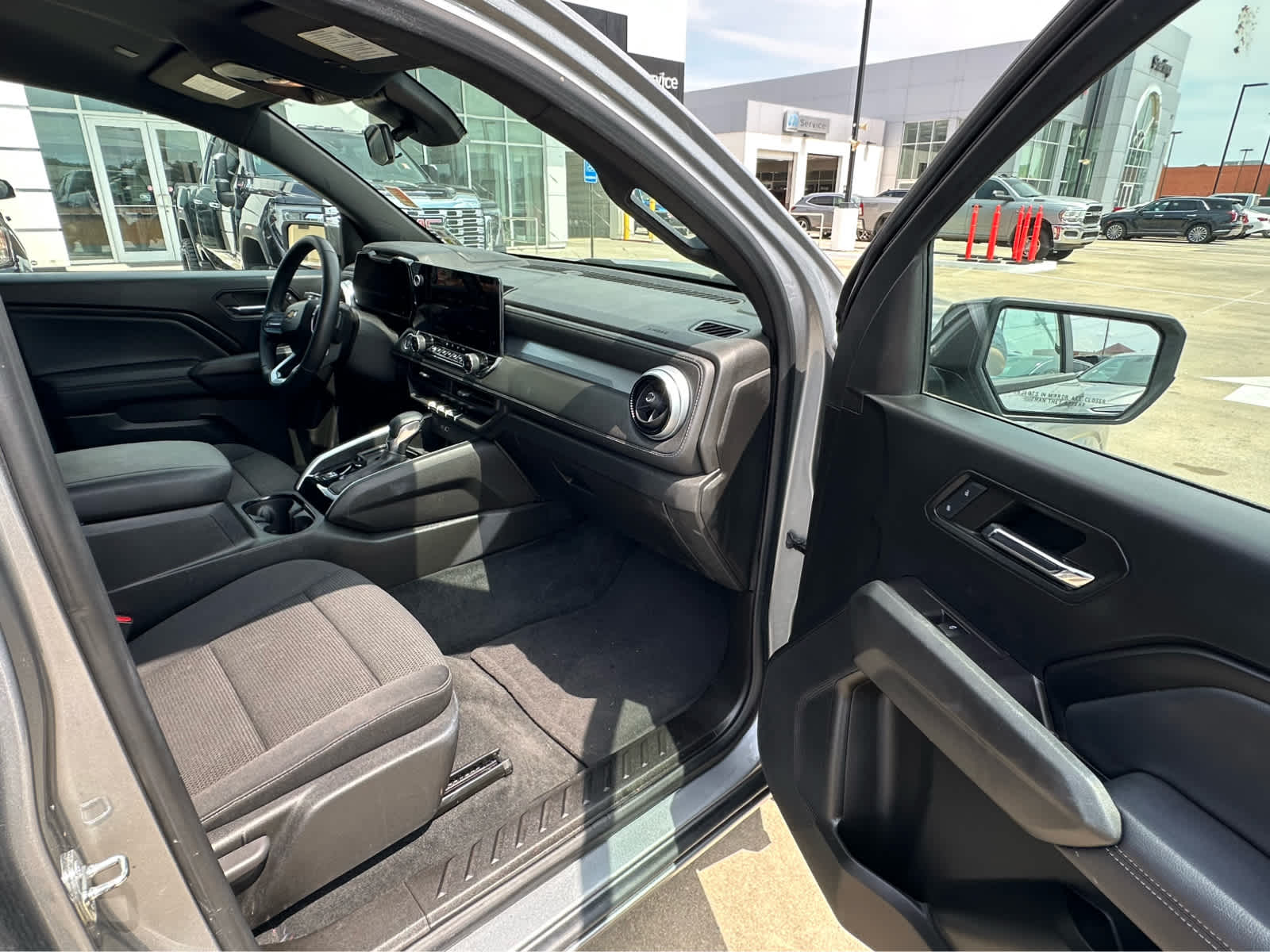 2023 Chevrolet Colorado LT photo 9