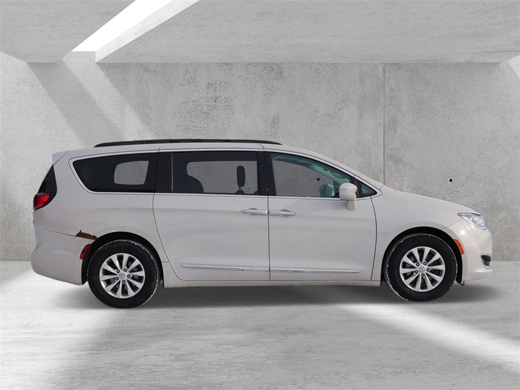 Used 2017 Chrysler Pacifica Touring-L with VIN 2C4RC1BG0HR584187 for sale in White Bear Lake, Minnesota