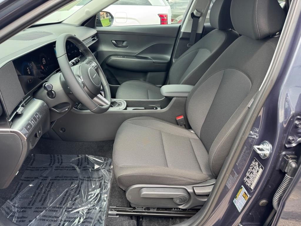 2026 Hyundai Kona SEL photo 2