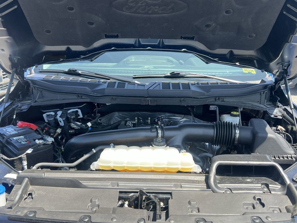 2024 Ford F-150 XLT photo 3