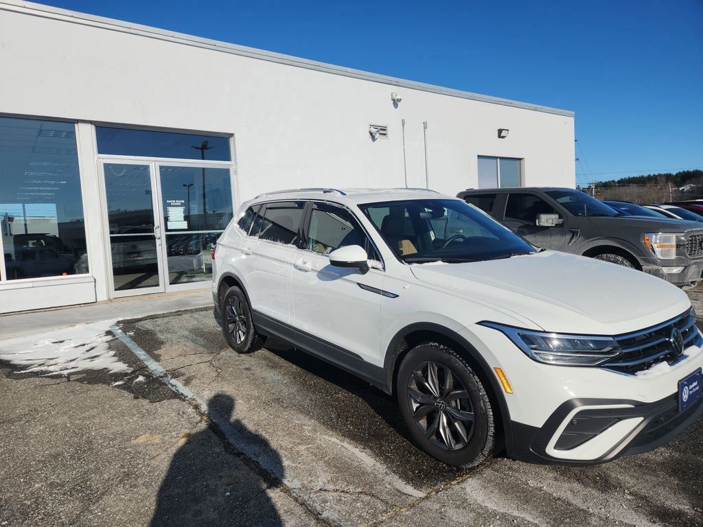 2024 Volkswagen Tiguan SE's photo