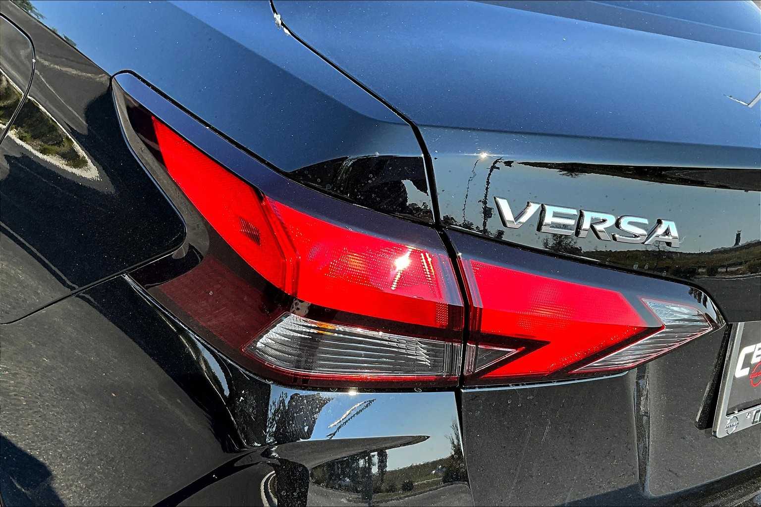 2025 Nissan Versa S photo 14