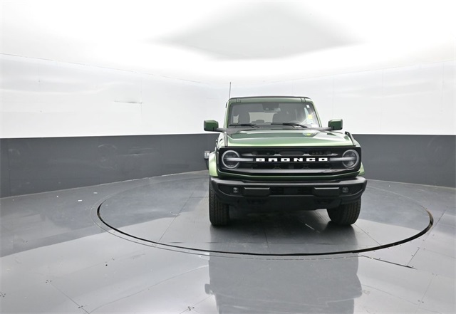2022 Ford Bronco Outer Banks photo 2