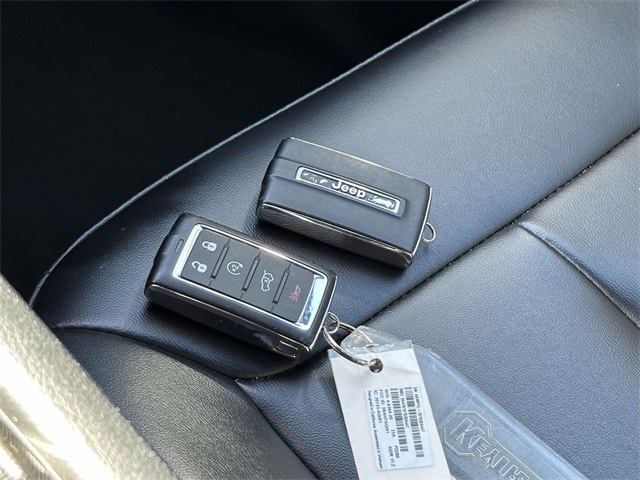 2024 Jeep Cherokee Limited 4xe photo 2