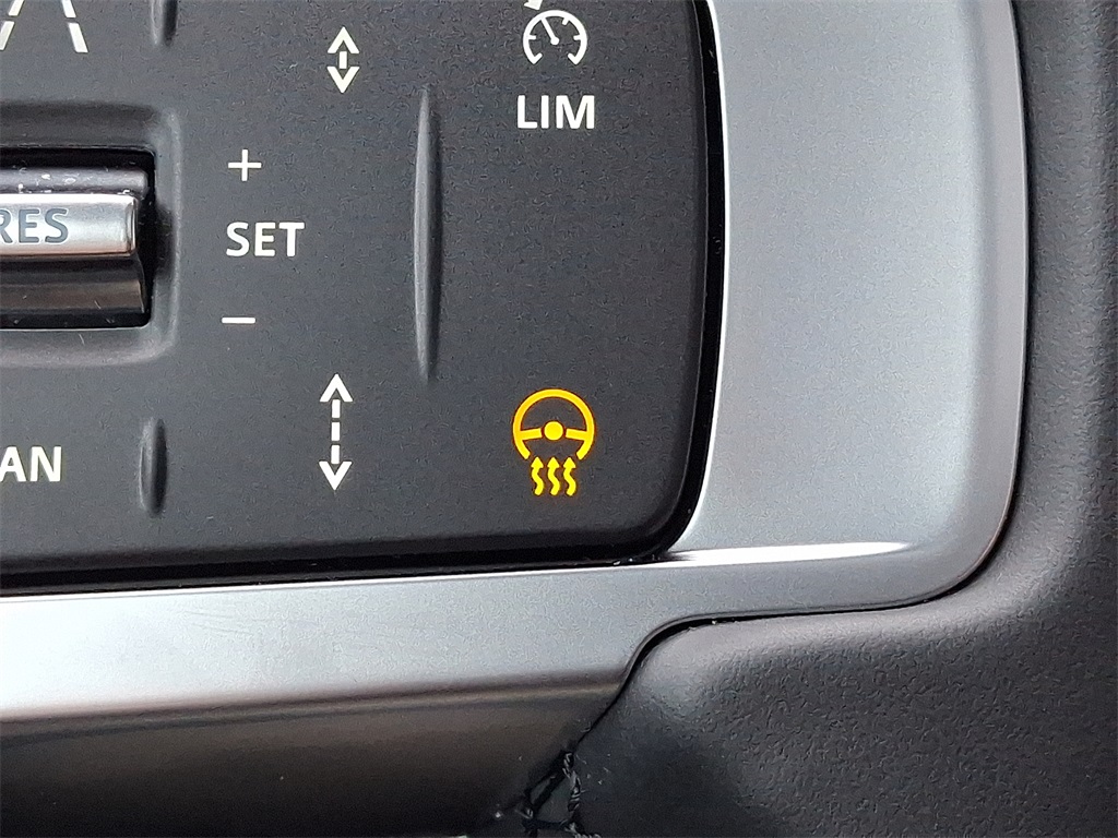 2025 Land Rover Discovery S photo 15