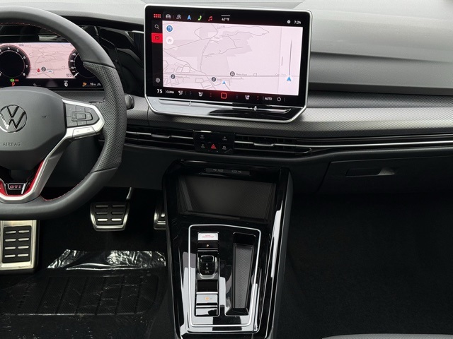2026 Volkswagen Golf GTI SE photo 4