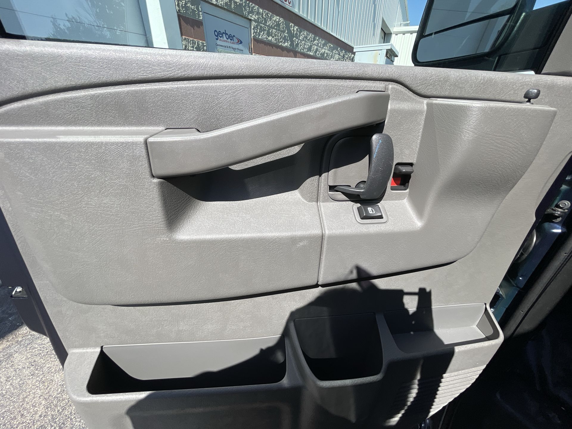 2025 Chevrolet Express Cargo 3500 photo 50