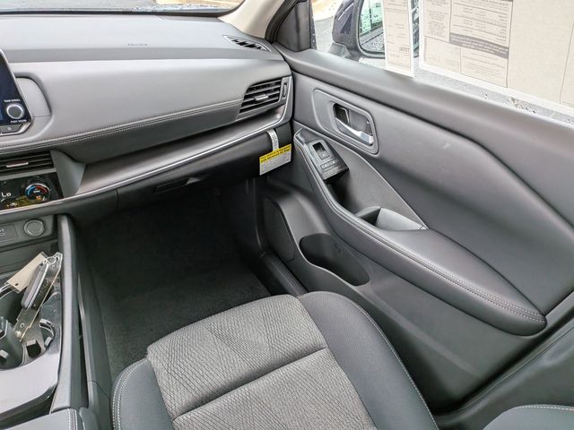 2026 Nissan Rogue SV photo 13