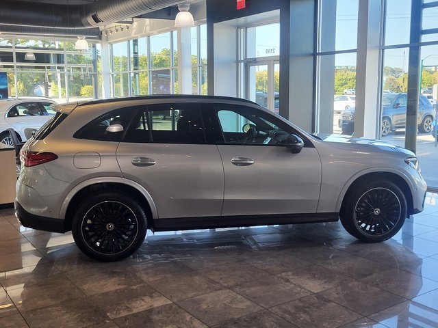 2026 Mercedes Benz GLC 300 photo 2