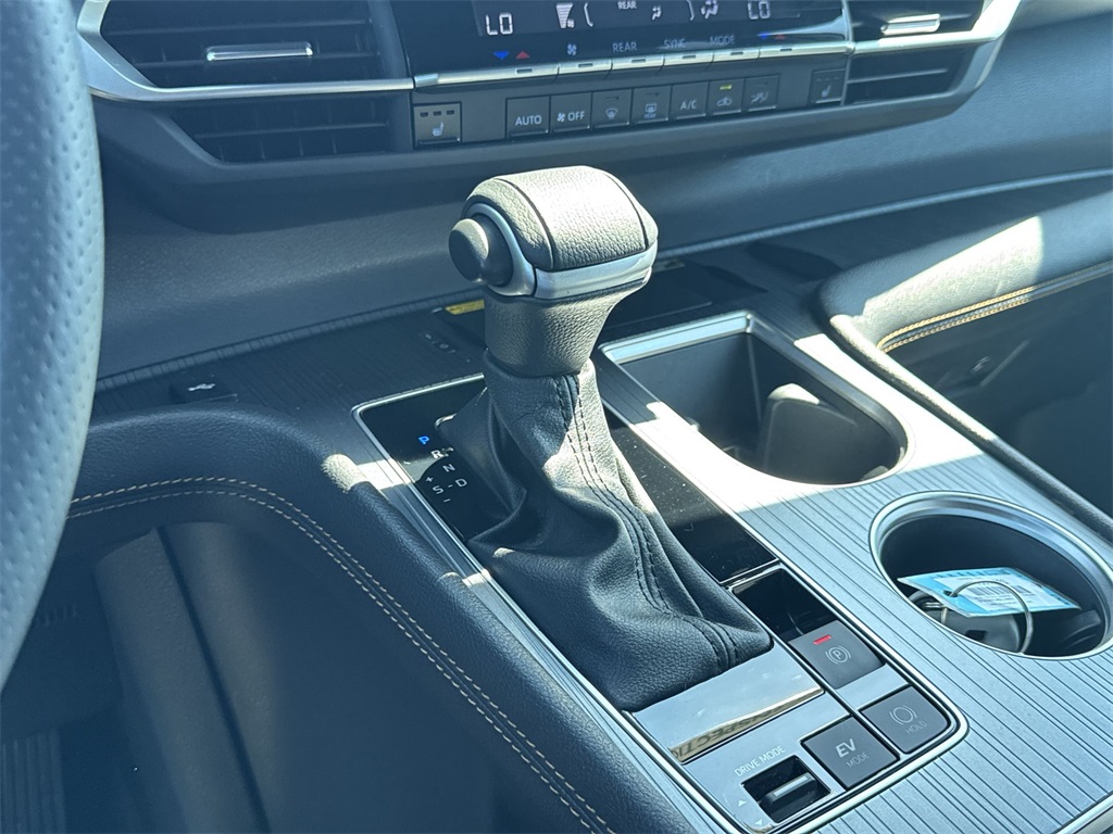 2024 Toyota Sienna LE photo 25