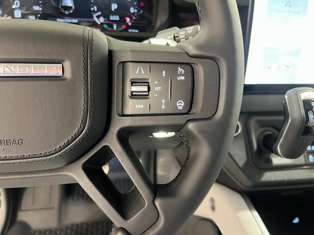 2025 Land Rover Defender 110 V8 photo 13