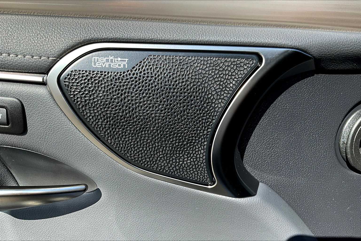 2025 Lexus ES 300h F SPORT Handling photo 13