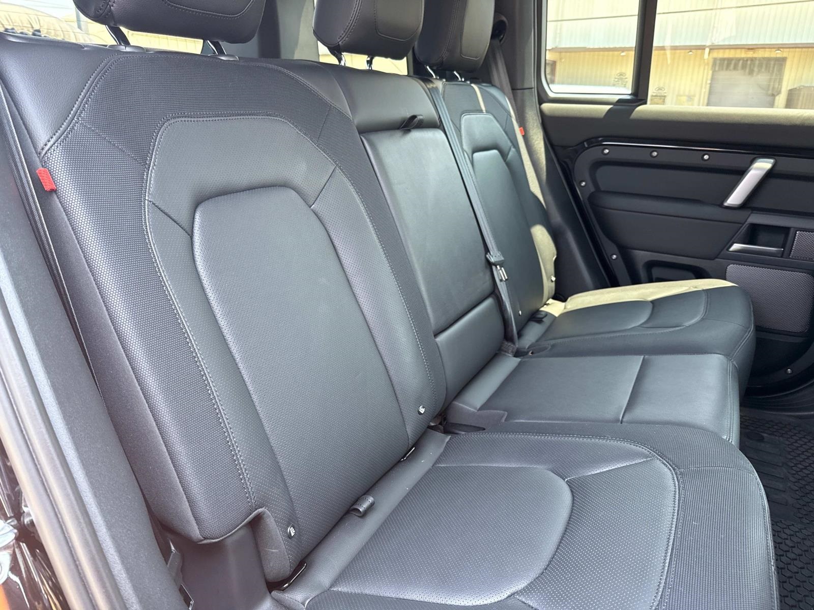 2024 Land Rover Defender 110 X-Dynamic SE photo 8