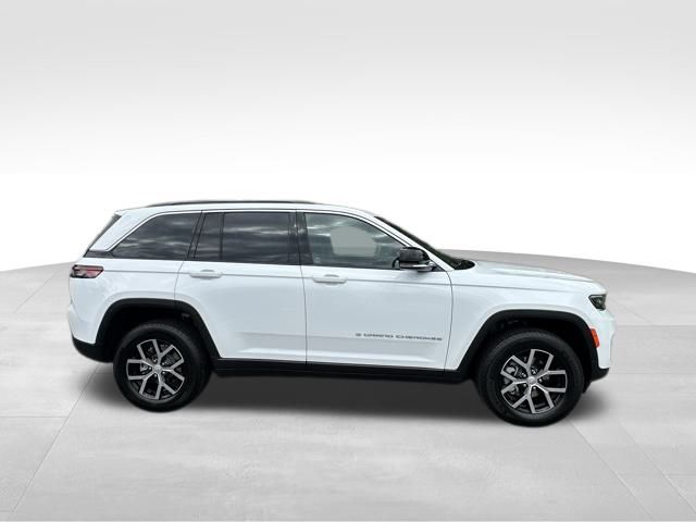 2025 Jeep Grand Cherokee Limited photo 3