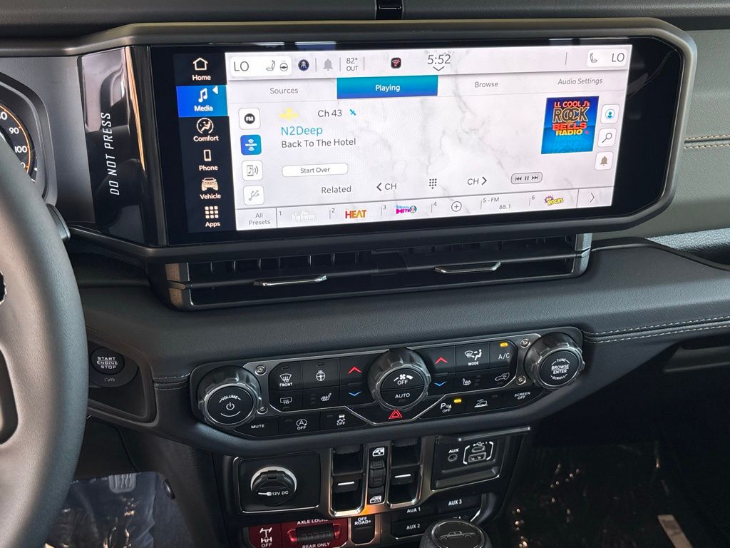 2025 Jeep Gladiator Mojave photo 17