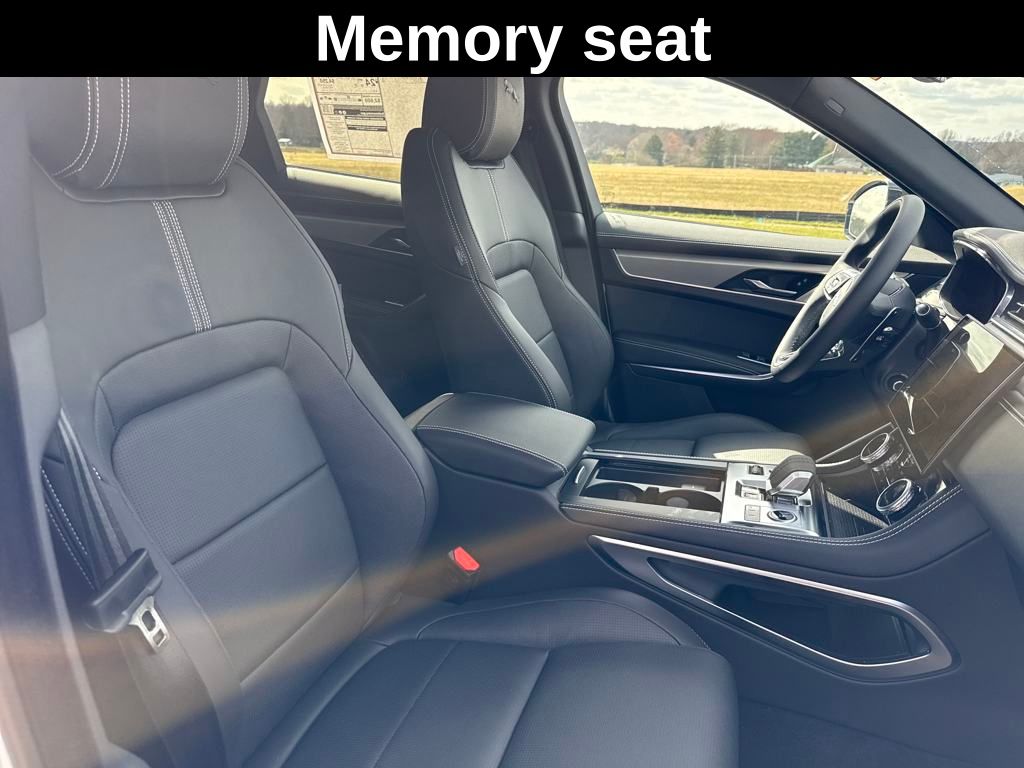 2026 Jaguar F-PACE P250 R-Dynamic S photo 17