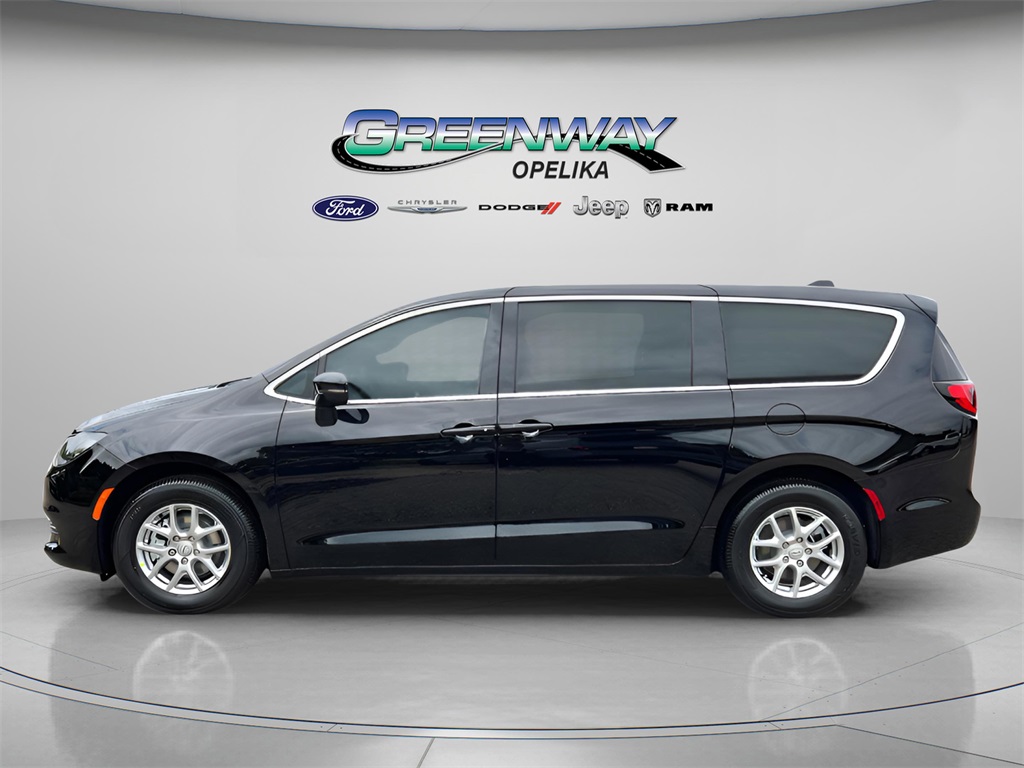 2026 Chrysler Voyager LX photo 4