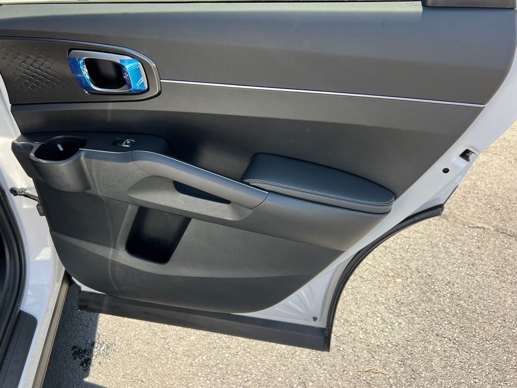 2025 Kia Sorento S photo 13