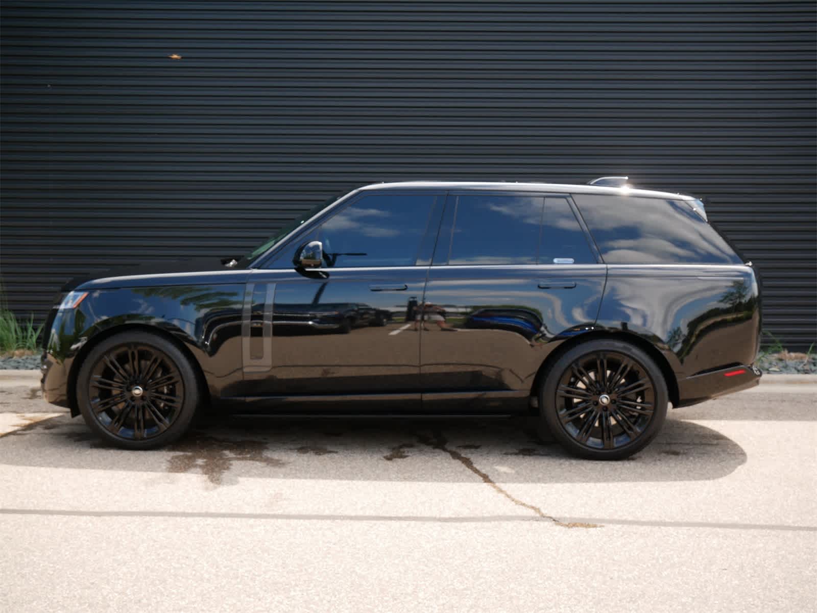 Used 2025 Land Rover Range Rover SE with VIN SALKP9E98SA259647 for sale in Saint Paul, Minnesota